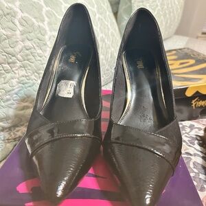 FIONI Women's Sleek Black Heels